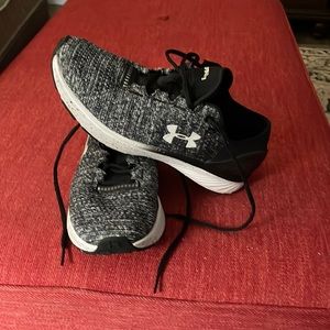 Size 9 under armour sneakers